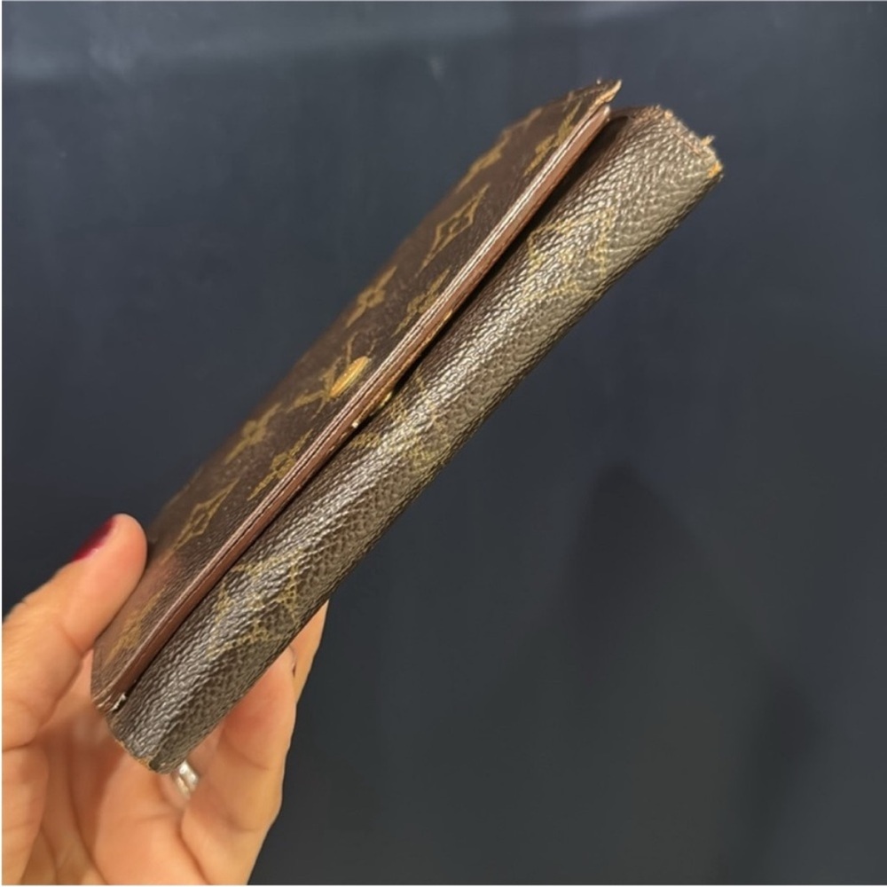 Louis Vuitton Brown Monogram Wallet Timeless Luxury - Picture 8 of 16